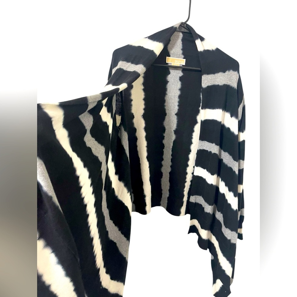 💙Micheal Kors Striped Black and White Women's Sweater.
